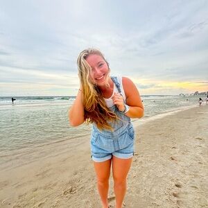 Meet your Posher, Lauren